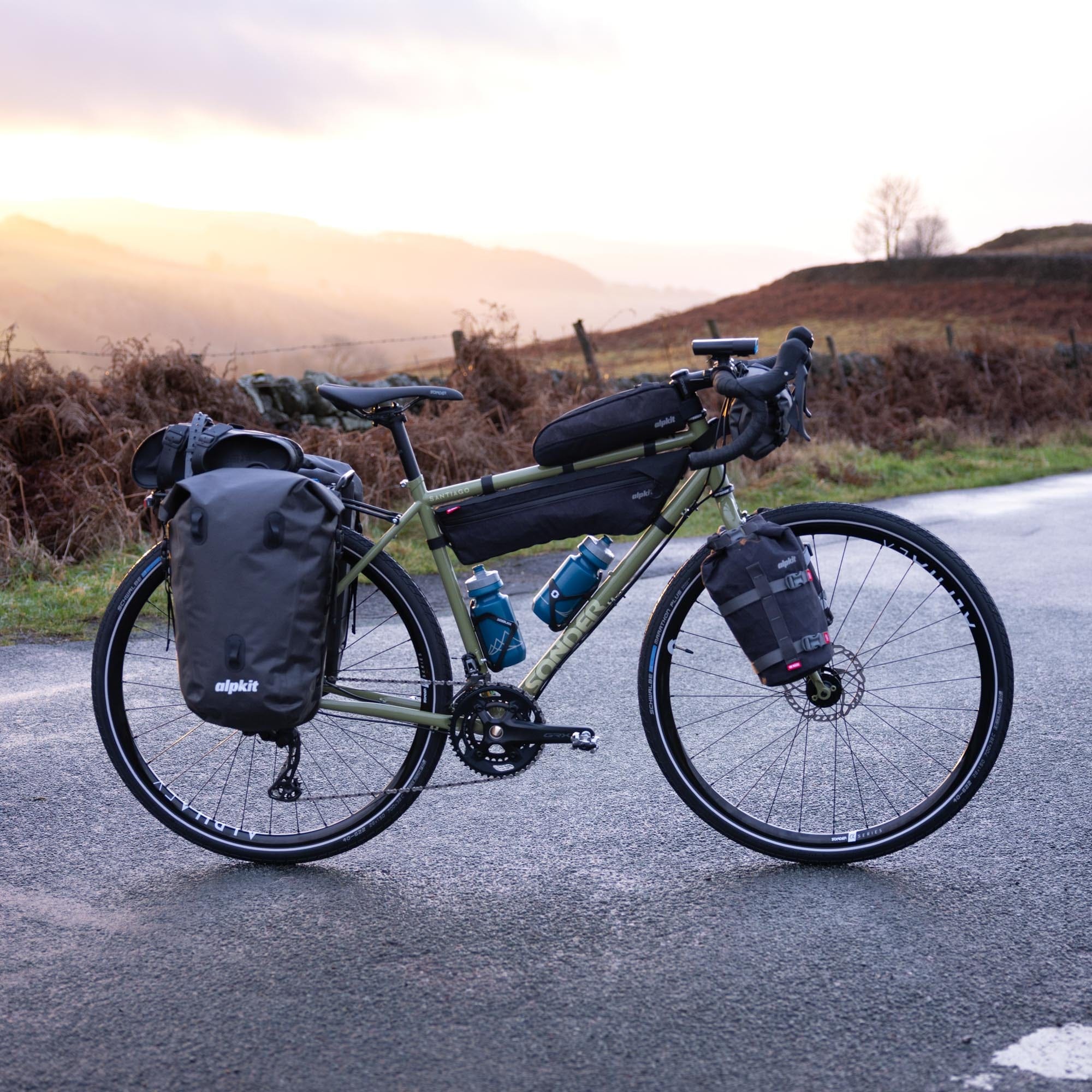 Santiago Cues Grand Tourer - Image 2